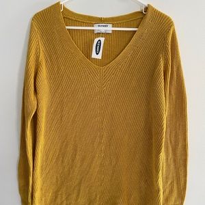 Old Navy women’s v-neck sweater